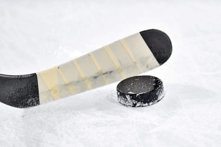 Council throws its support behind Hockey Day in Parry Sound